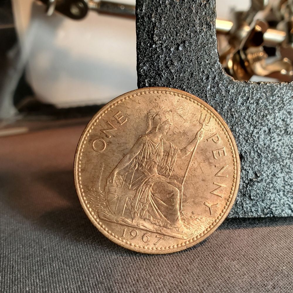 1967 Great Britain Penny KM 897, RED- Dark toning